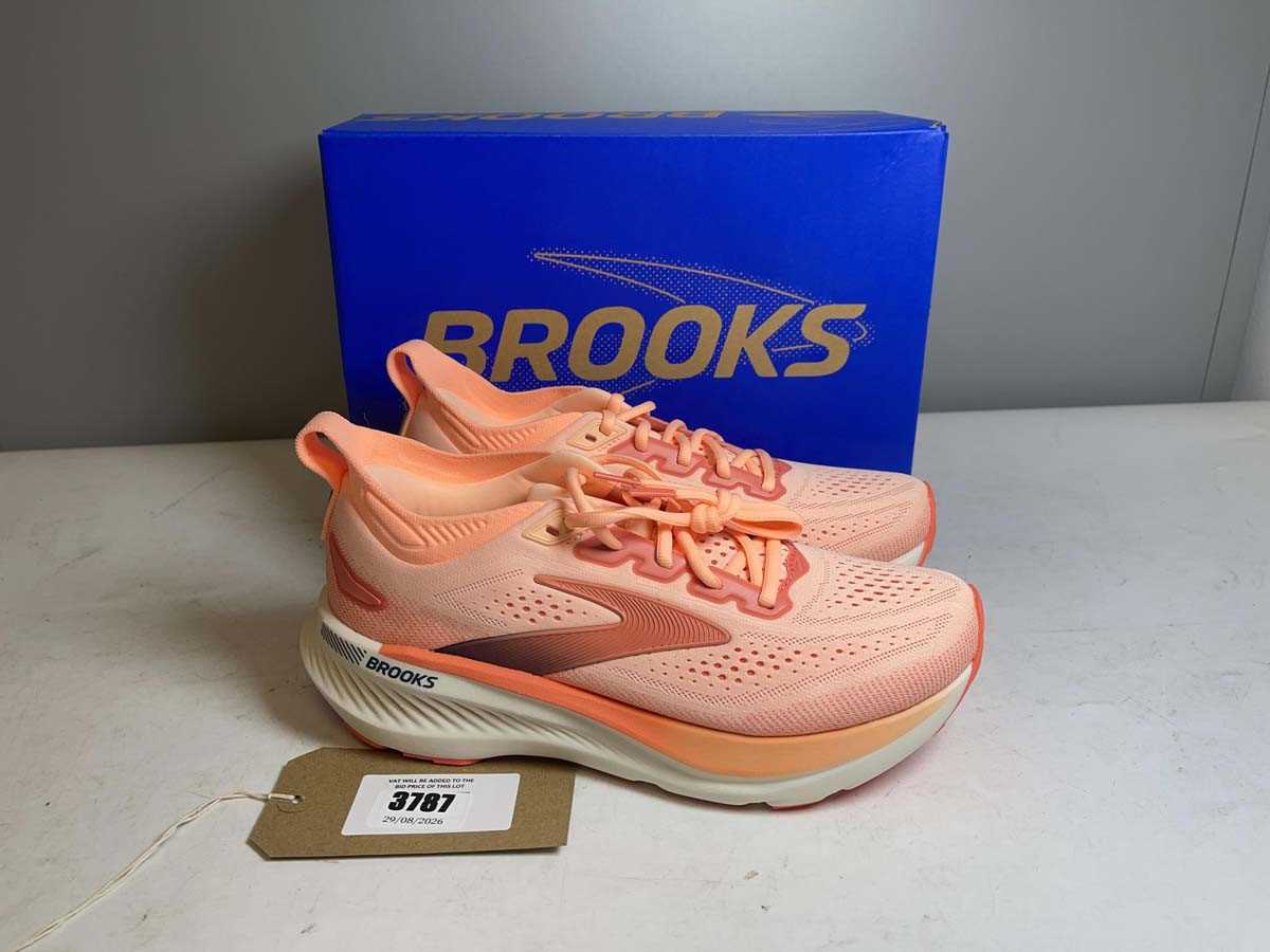 Lot 3787 - Brooks UK7 glycerin GTS 23 trainers in coral /...