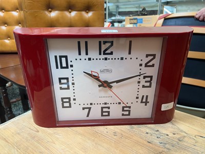 Lot 103 - A Newgate Metro quartz wall clock