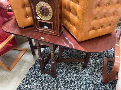 Lot 116 - Oak drop leaf gate leg table