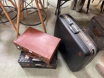 Lot 122 - 3 vintage cases