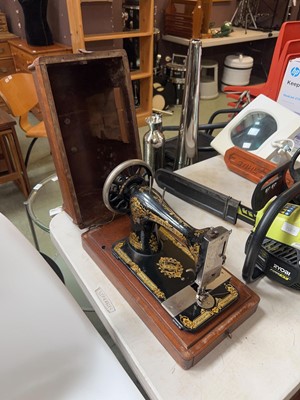 Lot 124 - Vintage Singer sewing machine with case