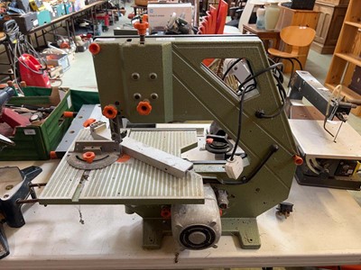 Lot 137 - A DeWatt DW300 vertical band saw