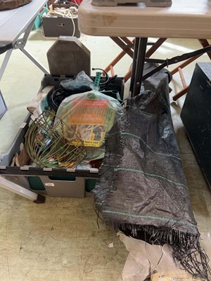 Lot 142 - A tray of gardening sundries to include...