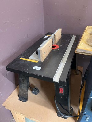 Lot 164 - A Ferm electric plunge router with table
