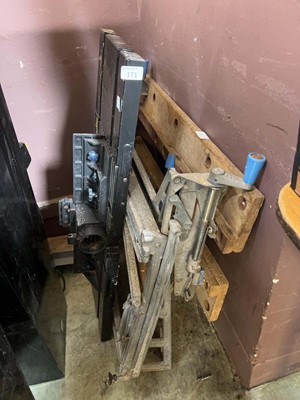 Lot 171 - A Workmate and a router table