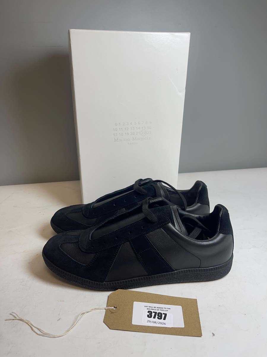 Lot 3797 - Maison Margiela Paris EU43 black replica...