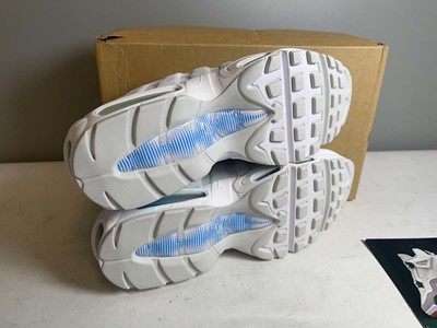 Lot 3800 - Nike UK7.5 air max 95 trainers in white - boxed