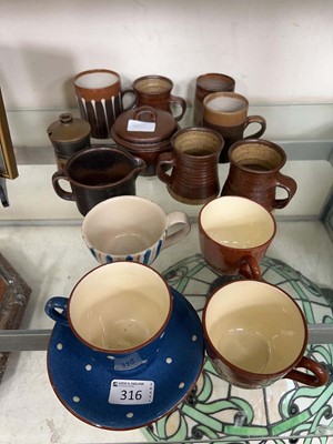 Lot 316 - A small collection of studio pottery