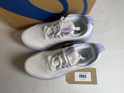 Lot 3803 - Asics UK5.5 gel-nimbus 25 trainers in white /...