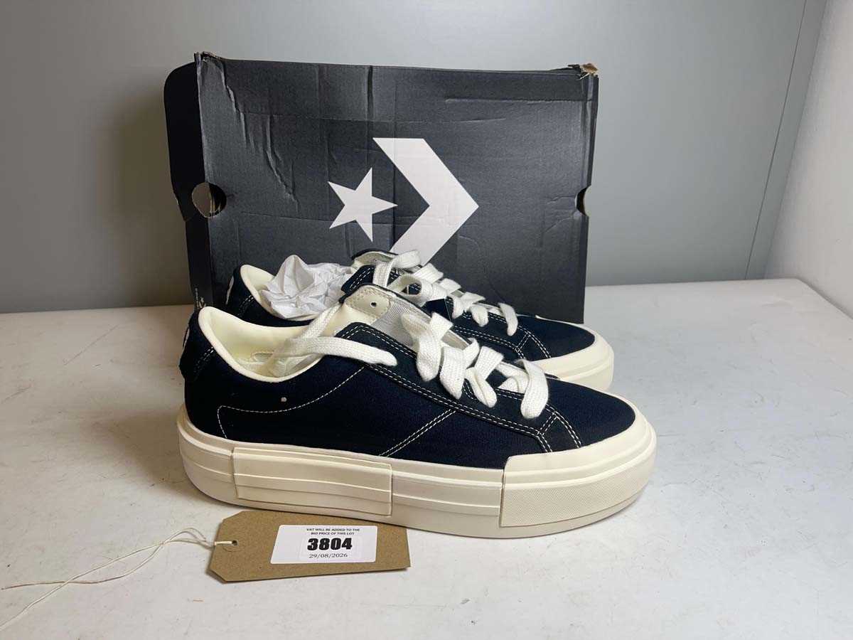 Lot 3804 - Converse UK12 cruise OX trainers in black /...