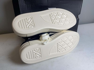 Lot 3804 - Converse UK12 cruise OX trainers in black /...