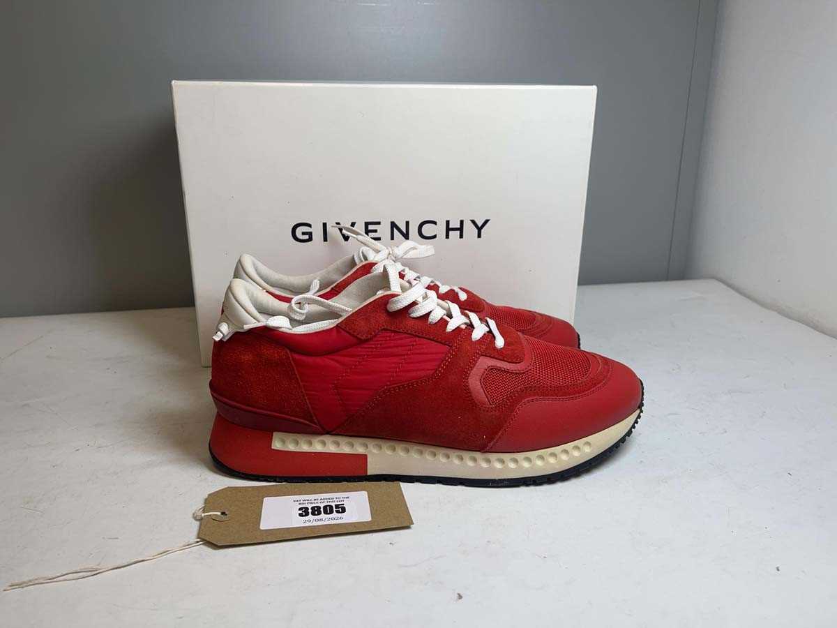 Lot 3805 - Givenchy Paris EU43 runner active leather...