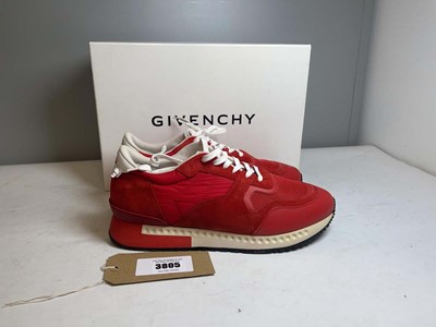 Lot 3805 - Givenchy Paris EU43 runner active leather...
