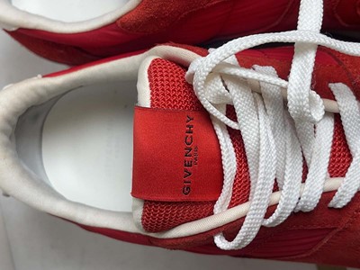 Lot 3805 - Givenchy Paris EU43 runner active leather...