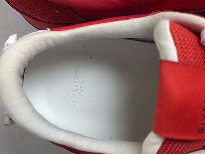 Lot 3805 - Givenchy Paris EU43 runner active leather...