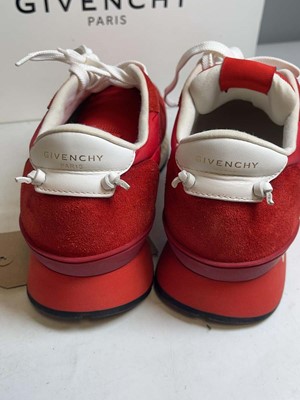Lot 3805 - Givenchy Paris EU43 runner active leather...