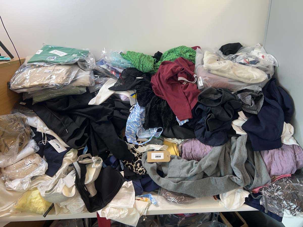 Lot 3858 - Pallet box (not included) mixed adults clothing