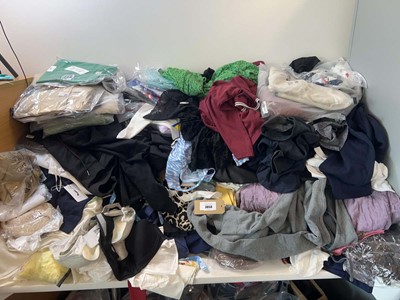 Lot 3858 - Pallet box (not included) mixed adults clothing