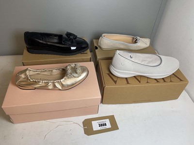 Lot 3808 - 4x Boxed pairs of shoes to include Clarks UK4,...