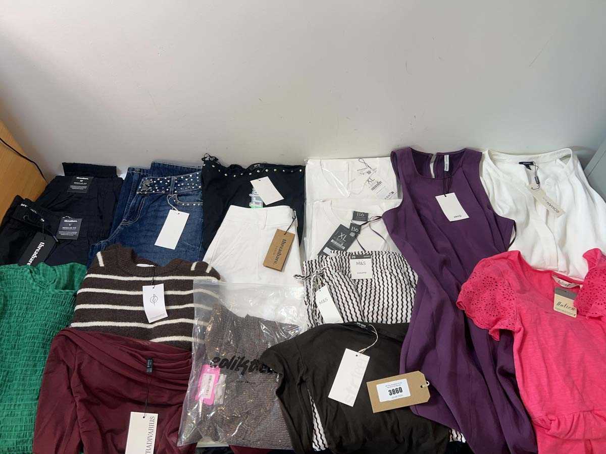 Lot 3860 - Ladies clothing Stradivarius, MNG, Threadbare,...