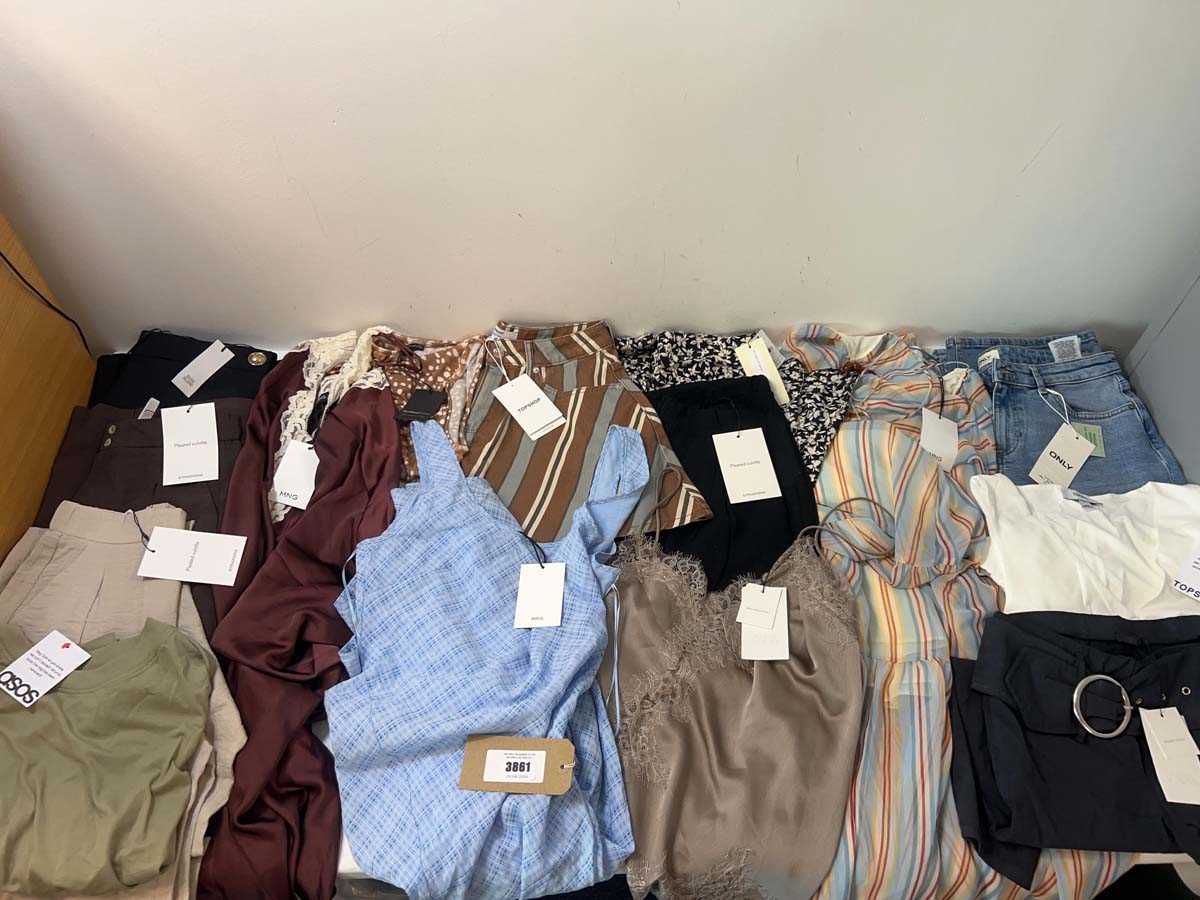 Lot 3861 - Ladies clothing MNG, Topshop, Stradivarius,...
