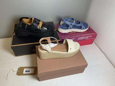 Lot 3816 - 3x Boxed pairs of sandals to include Sketchers...