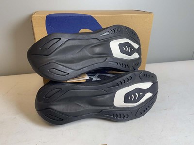 Lot 3821 - Asics UK10 novablast 6 trainers in black - boxed