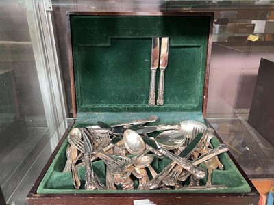 Lot 353 - Qty of Kings patterned cutlery canteen