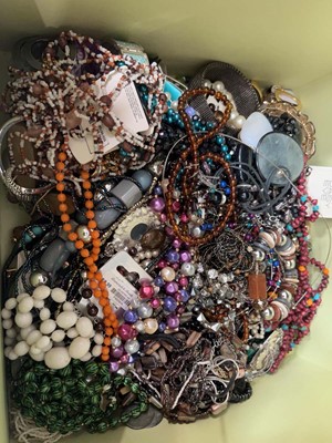 Lot 354 - Box of assorted costume jewellery