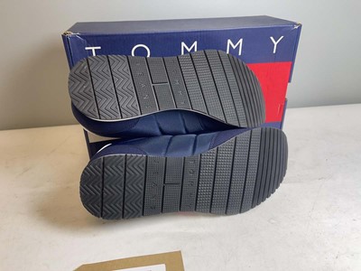 Lot 3823 - Tommy Hilfiger EU43 core classic runner...