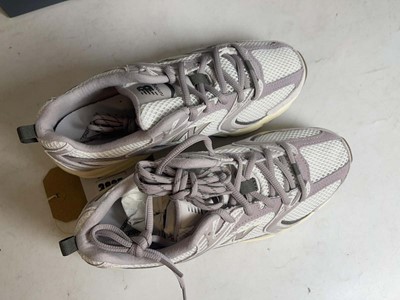 Lot 3825 - New Balance UK6 530 trainers in white / lilac -...