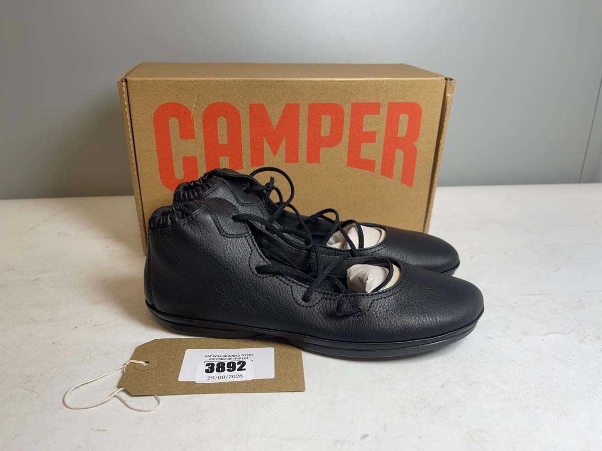 Lot 3892 - Camper UK6 right nina shoes in black - boxed