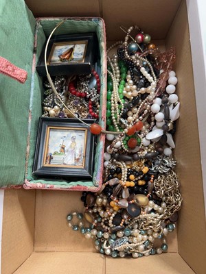 Lot 379 - Small box containing assorted dress jewellery,...