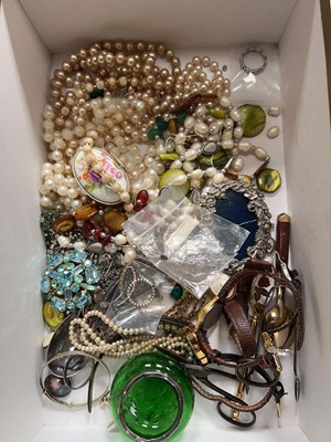 Lot 380 - Shoebox and contents of assorted dress...