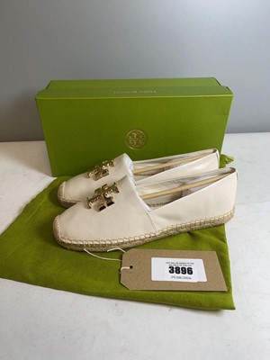 Lot 3896 - Tory Burch US8.5 eleanor espadrille shoes in...