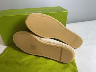 Lot 3896 - Tory Burch US8.5 eleanor espadrille shoes in...
