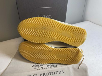 Lot 3898 - Benci Brothers EU38 burro softy trainers in...