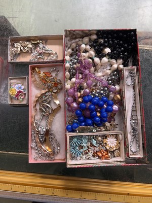 Lot 392 - Qty of dress jewellery