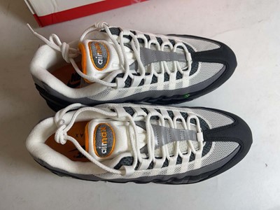 Lot 3901 - Nike UK8.5 air max 95 big bubble trainers in...