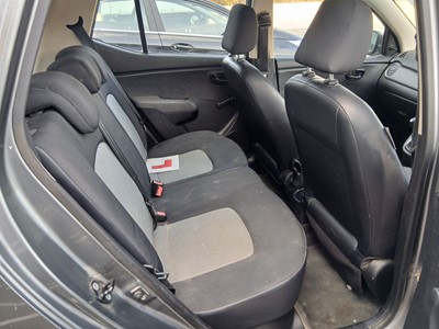 Lot 2010 Hyundai i10 Classic 5-door hatchback