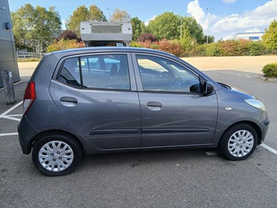 Lot 2010 Hyundai i10 Classic 5-door hatchback