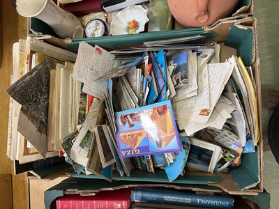 Lot 411 - Tray of assorted postcards