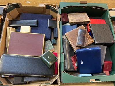 Lot 415 - 2 trays of various empty boxes for jewellery,...