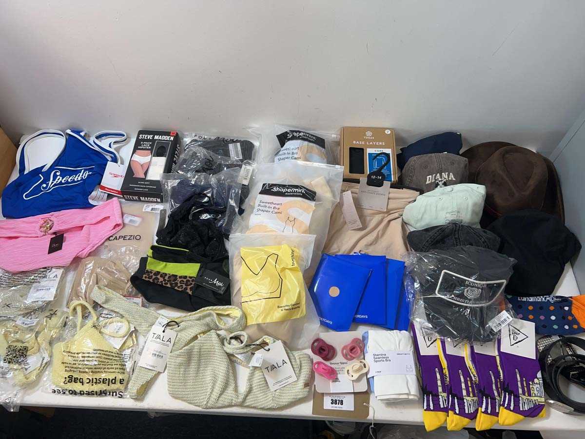 Lot 3878 - Accessories, swimwear, underwear, hats, Speedo,...