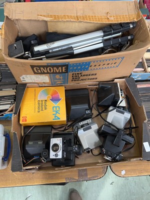 Lot 439 - Tray of various vintage cameras and a tripod etc.