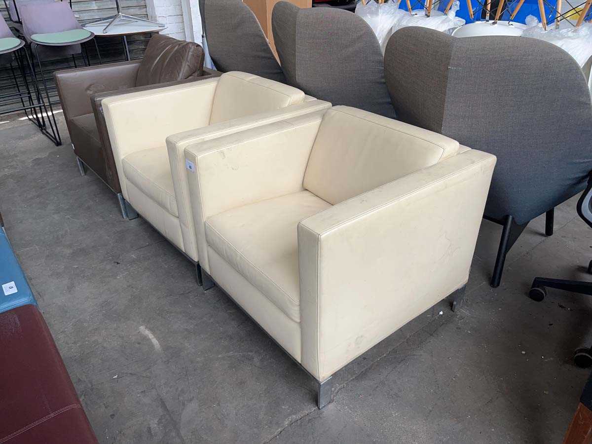 Lot 65 - A pair of Walter Knoll 'Foster 500 Range'...