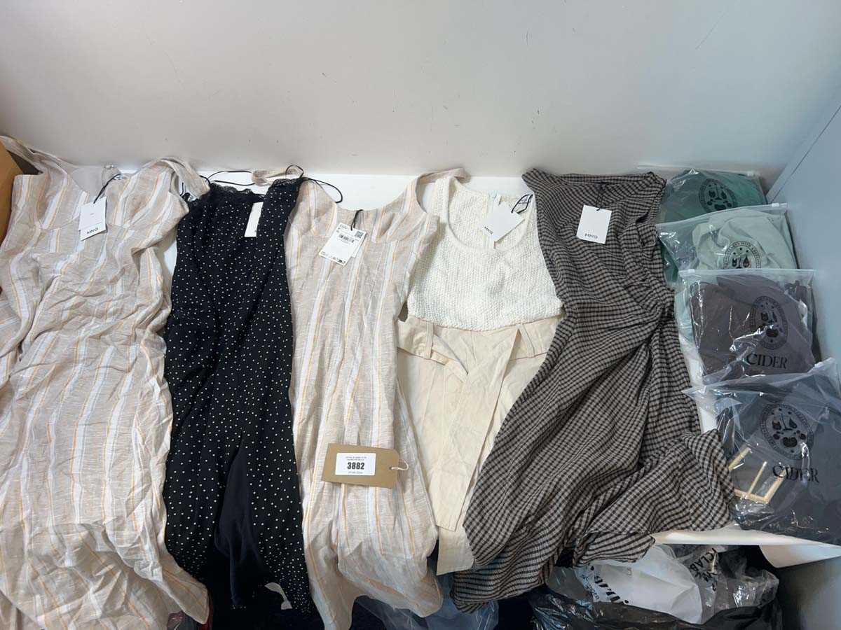 Lot 3882 - Ladies clothing MNG, Cider