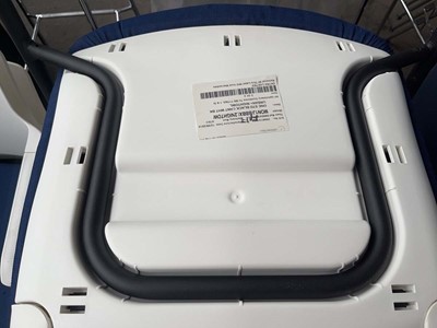 Lot 68 - 6x Connection cantilever stacking chairs on...