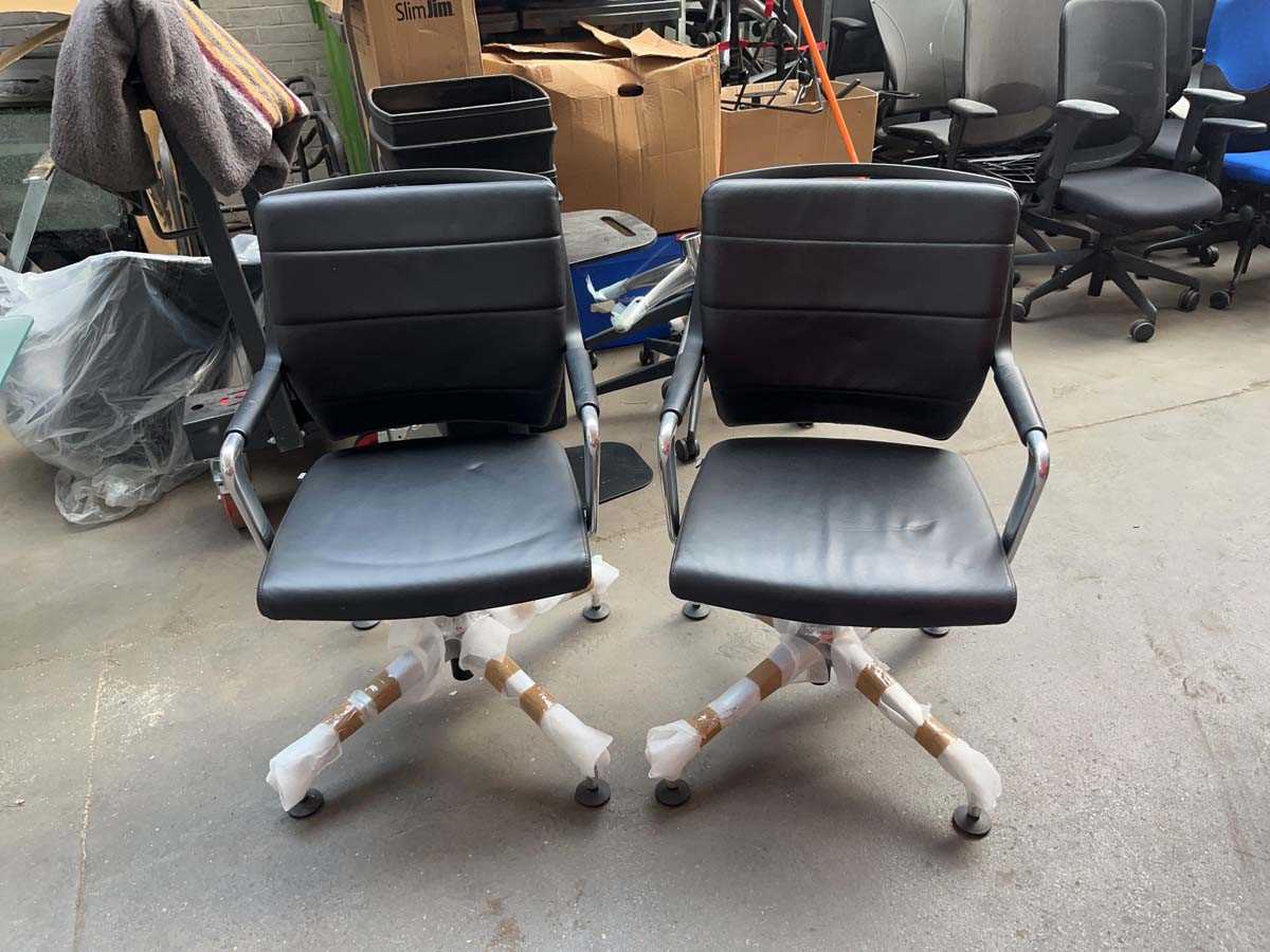 Lot 53 - 2 Sedus static office chairs in black leather...