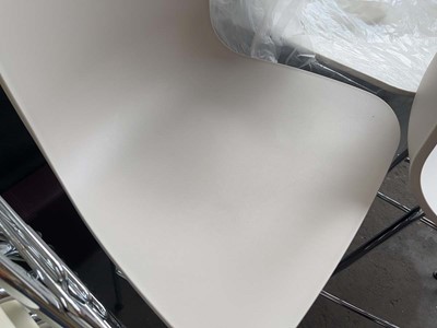 Lot 71 - 5x Jasper Morrison for Vitra 'Hal' stools on...